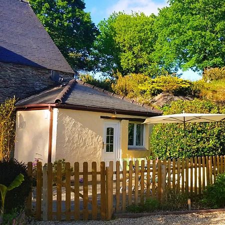 Le Vieux Moulin Gites - A Charming Stone Cottage With Garden View And Seasonal Pool Guegon Exterior photo