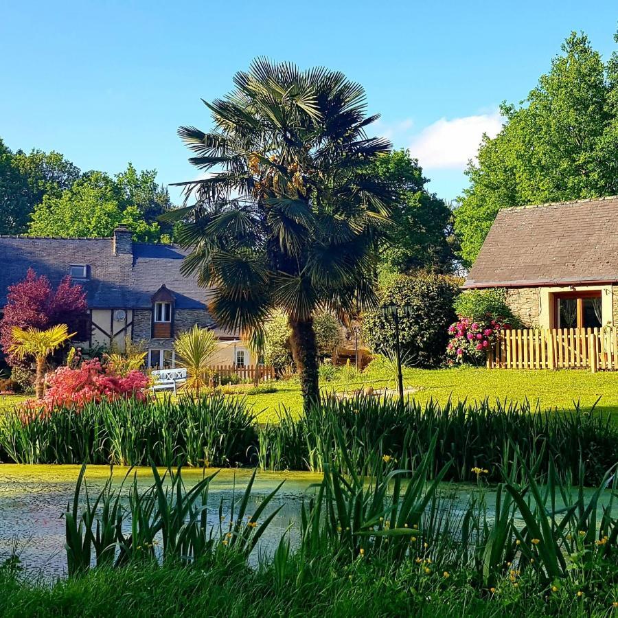 Le Vieux Moulin Gites - A Charming Stone Cottage With Garden View And Seasonal Pool Guegon Exterior photo